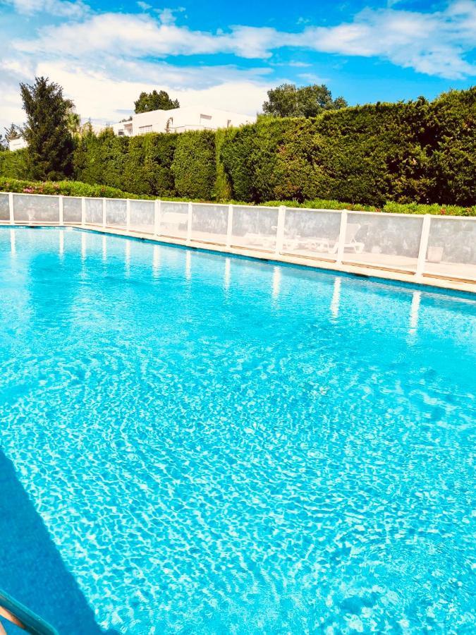 Mandelieu Grand Studio Avec Piscine Et Proche De La Mer エクステリア 写真