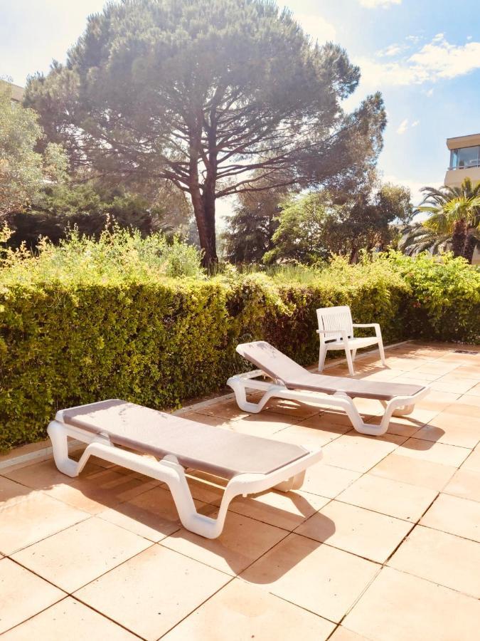 Mandelieu Grand Studio Avec Piscine Et Proche De La Mer エクステリア 写真
